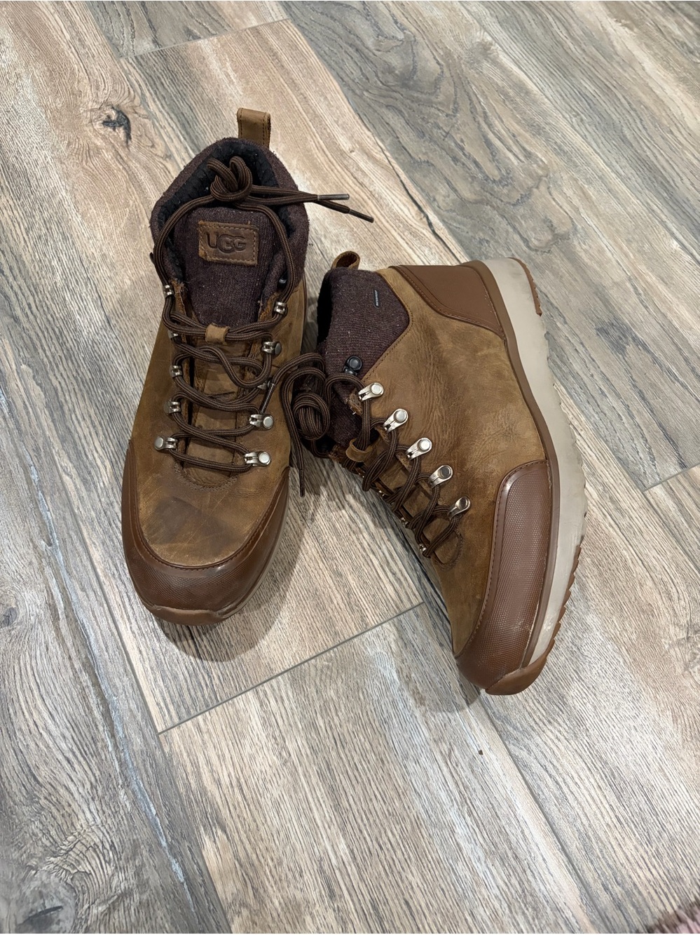 UGG Men’s Chestnut Brown Leather-Suede Outdoor Boots